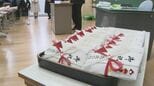 入学すると「10万円」の商品券の町…町長が新入生に直接手渡し「まちごと子育て応援金」　さらに出産時も「10万円」高校に入学しても「2万円」|TBS NEWS DIG