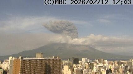 桜島南岳で噴火、噴煙高さ1700m 火口から北に降灰予想 鹿児島 | TBS