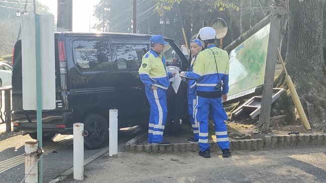 【速報】「車が看板に突っ込んでいる」長崎県諫早市で重体事故→死亡確認　病死の可能性も|TBS NEWS DIG