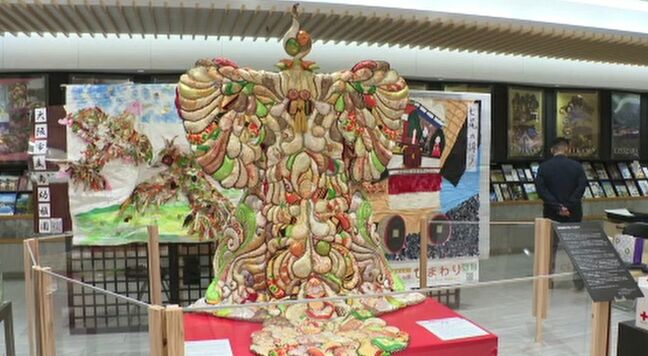 能登半島地震や奥能登豪雨で被災した着物の帯を使った「復興のオブジェ」JR金沢駅に展示 「風化させないように」|TBS NEWS DIG