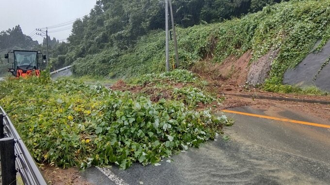 国道に土砂が流れ込む 全面通行止め 大分・竹田市　|　大分のニュース｜OBS NEWS｜大分放送