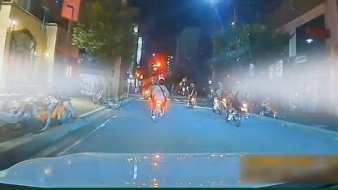 愛媛県松山市中心部でバイク集団暴走 アーケード街も 共同危険行為の疑いで高校生3人含む15～18歳の少年10人逮捕|TBS NEWS DIG