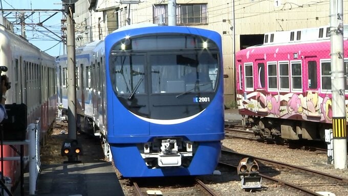 ことでん＝高松琴平電気鉄道 66年ぶりの新造車両「2000形」出発式　「これから数十年に渡って活躍を」【香川】|TBS NEWS DIG