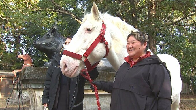 「牛馬の神社」で春の大祭　体重1トンの元ばんえい競走馬の白馬も登場、無病息災を祈る　大分・由布市　|　大分のニュース｜OBS NEWS｜大分放送
