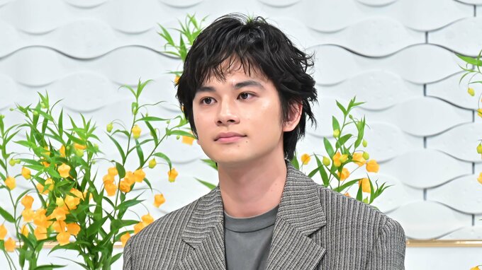 北村匠海は「光り輝いていた」小栗旬が語った15年前の初対面エピソードに本人もびっくり「アンサーだ！」【日曜日の初耳学】|TBS NEWS DIG
