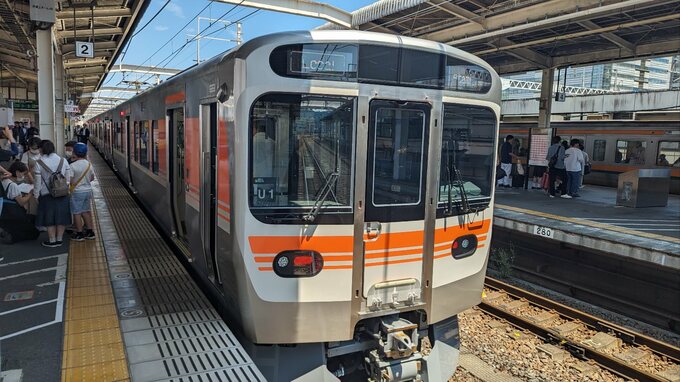 JR東海「315系」静岡地区でついにデビュー　一番列車は静岡駅から東海道線を東へ　単独運用で熱海駅へ向けて出発|TBS NEWS DIG