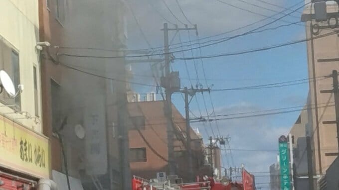 【速報】「白煙が見える」岡山駅近くの3階建てビルで火災　消防が出動中|TBS NEWS DIG