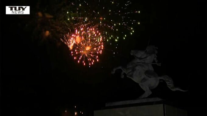 1万発の大輪の花が夜空に咲いた！ 山形大花火大会が開れる　山形市内の各所で夜空を見上げる人も（山形）　　　|　山形のニュース│TUYテレビユー山形
