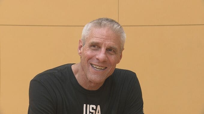 【”ミスターバレーボール”に独占インタビュー】世界バレー アメリカ男子代表カーチ・キライ監督が語る広島サンダーズ＆日本代表　|　RCC NEWS | 広島ニュース | RCC中国放送