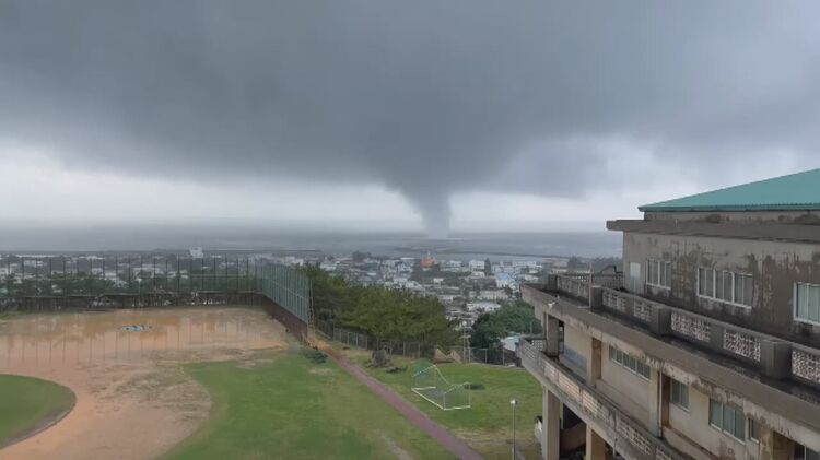 動画あり】沖縄本島北部で竜巻か 海水を巻き上げながら進む様子
