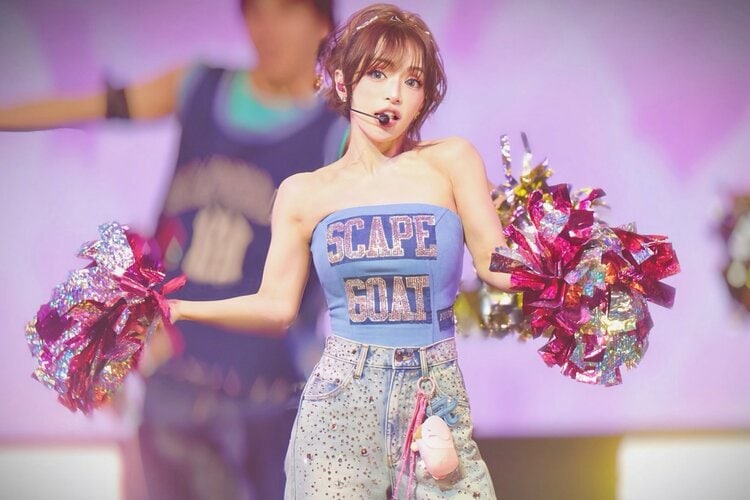 浜崎あゆみ 】 過酷な連続公演に「何回も精神ぶっ壊しながら蘇りながら
