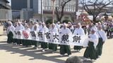 愛知・国府宮神社で「大鏡餅奉納奉告祭」　直径2メートル40センチ、重さ約4トンの大鏡餅が拝殿に　2日には縁起物として販売も　|　名古屋・愛知・岐阜・三重のニュース【CBC news】 | CBC web