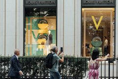 LVMH、売上高が予想外の増加－高級ブランド需要に持ち直しの兆し| TBS CROSS DIG with Bloomberg