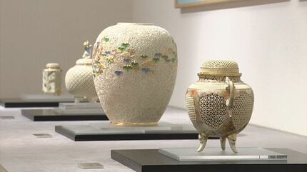 白い生地に繊細な彫刻 薩摩焼「沈壽官窯」創業150周年記念展 透かし