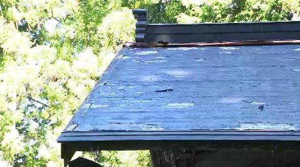 「まったく罰当たりだ…」雨漏りに気づき、屋根を確認したところ…長野・阿南町の神社で屋根を覆う「銅板」はがされ「屋根2面分」持ち去られる…県内で同様被害が相次ぎ、警察で関連捜査　|　SBC NEWS | 長野のニュース | SBC信越放送