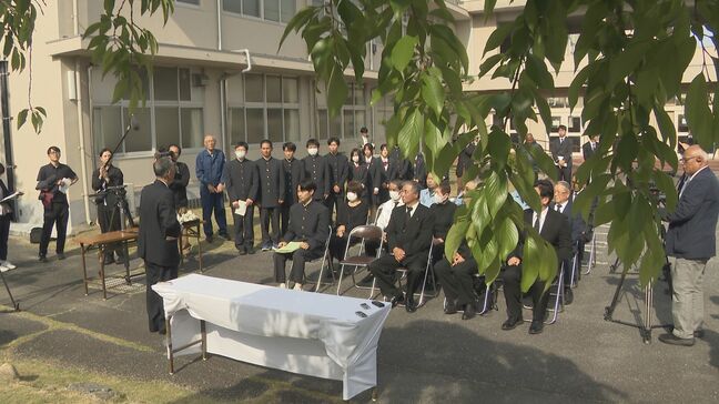「次の世代に亡くなられた方の思いをつないでいくことが私たちの役割」 戦時中の爆撃で亡くなった動員学徒の慰霊祭 山口・岩国|TBS NEWS DIG