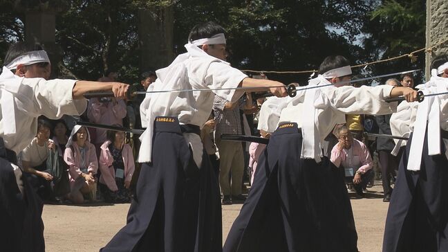 高校生が剣舞　白虎隊追悼　飯盛山で墓前祭　福島|TBS NEWS DIG