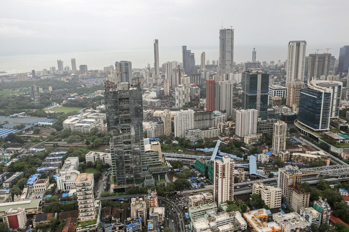 長期金利は一時1.55％に上昇、一般労働者の基本給が過去最高の伸び