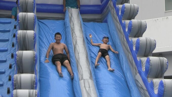 「勢いがすごい」「やばいです」　巨大プール、巨大スライダーに子どもたちの笑顔弾ける　大船渡でウォータースプラッシュ開催　岩手　|　IBC NEWS | IBC岩手放送