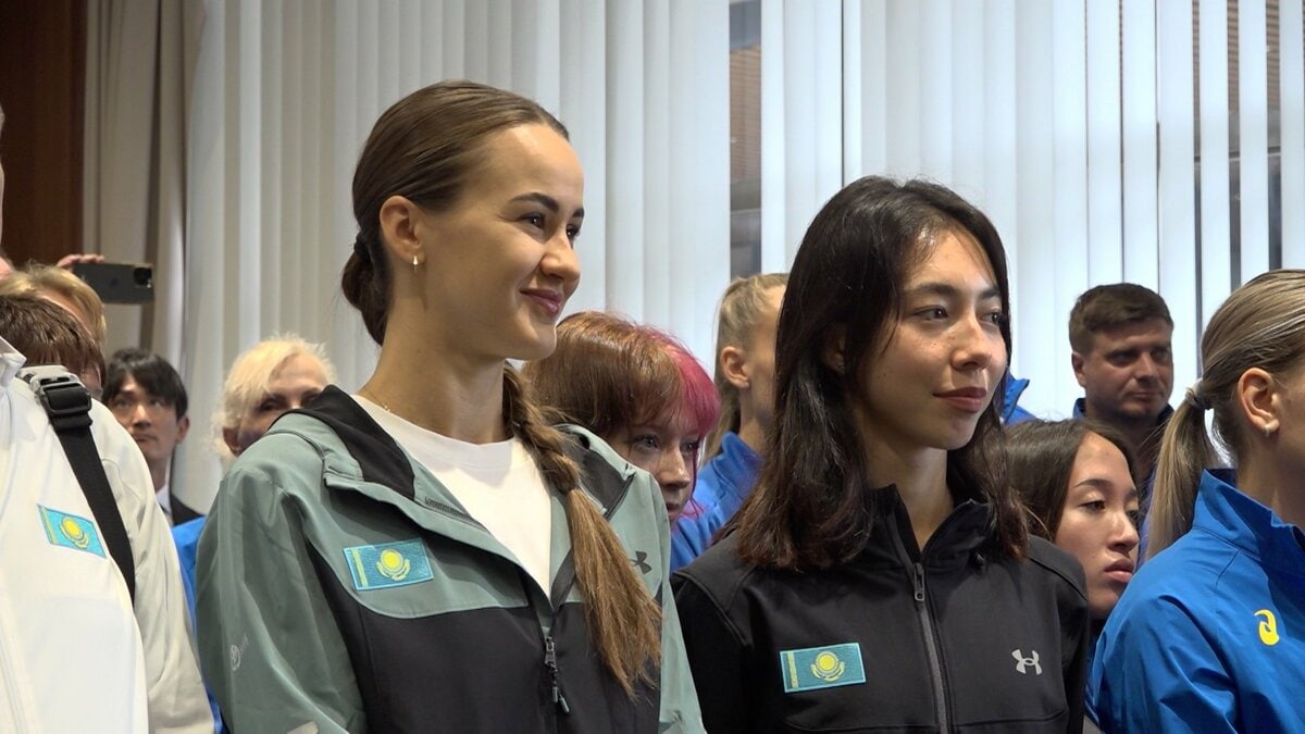 ASTANA アスタナ　カザフスタン　選手支給品　未使用　ウェア&ボトル トップアスリートとの交流に アジア大会に向け岡山市で直前合宿を行う