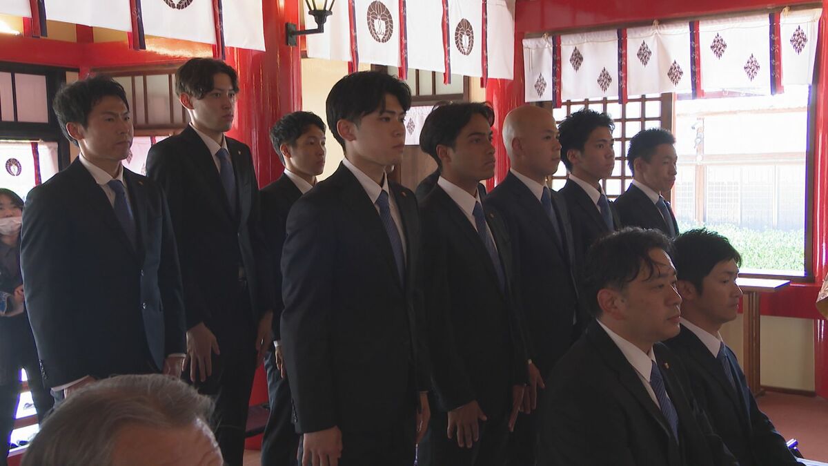 バサジィ大分が春日神社で必勝祈願　金井一哉新監督「攻撃的スタイルで優勝目指す」