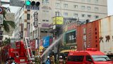 国際通りの中心地で炎があがる 店舗が激しく燃える火事で現場規制|TBS NEWS DIG