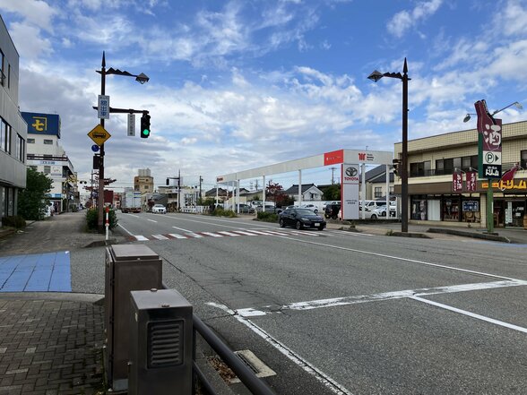 オートバイと軽乗用車が衝突 35歳男性が重傷 信号機の国道41号と一時停止線ある脇道の交差点 富山 | 富山のニュース|天気・防災|チューリップテレビ