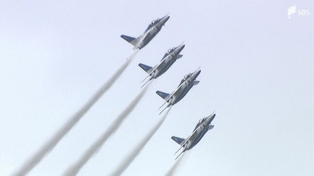 航空自衛隊浜松基地で恒例の「エア・フェスタ」ブルーインパルス曲技飛行も=静岡・浜松市|TBS NEWS DIG