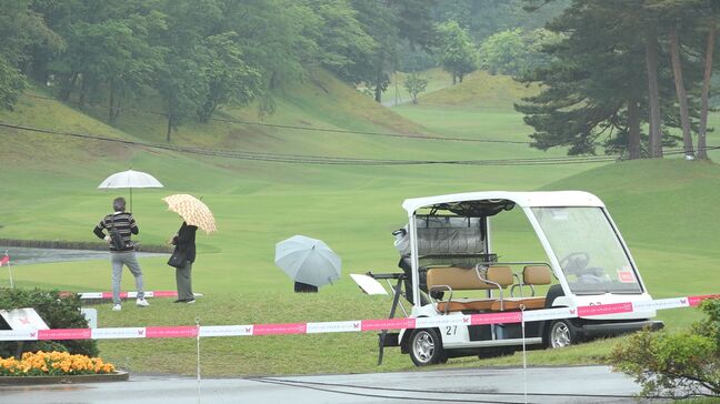 ゴルフ場に競技中クマ出没 前代未聞!女子トーナメント中止に「すごいスピードで駆け抜けていった」|TBS NEWS DIG