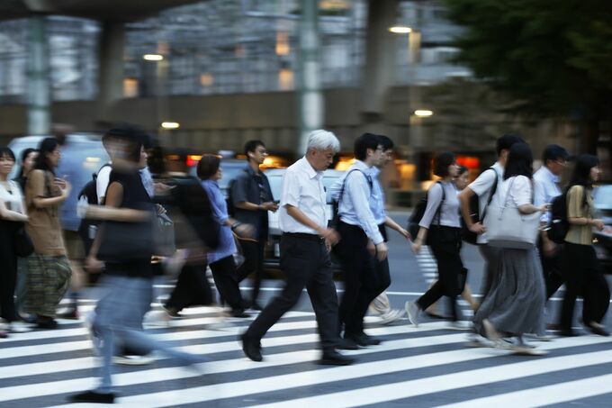 10月基本給は今年最大の伸び､日銀正常化後押し-実質賃金は減少幅縮小