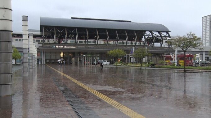 【低気圧の影響】24時間雨量は全域で200ミリの予想 4日は雷を伴い１時間に60～70ミリの非常に激しい雨の恐れ　警報級の大雨となる可能性も【高知】|TBS NEWS DIG