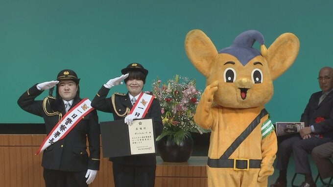 ガンバレルーヤのまひるさん・よしこさんが一日署長　「春の全国交通安全運動」を前に自転車のルール順守を呼びかけ　警視庁調布署|TBS NEWS DIG