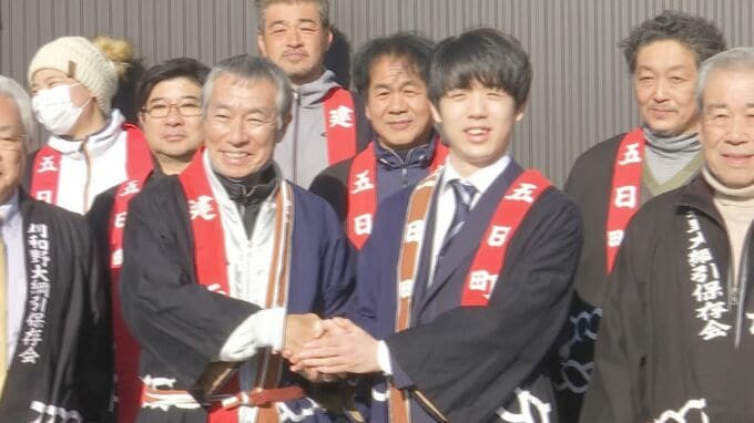 将棋の藤井聡太八冠　対局が幻となった秋田・大仙市を満喫　地元在住の俳優・柳葉敏郎さんも歓迎　名物「刈和野の大綱引き」を紹介　ご当地グルメ「オープンカツ」にも舌鼓|TBS NEWS DIG