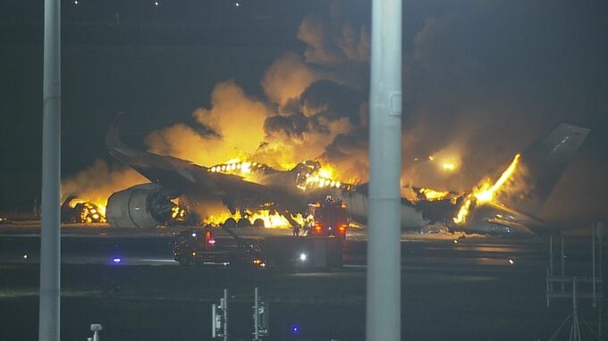 羽田・航空機事故で英政府　調査官チームを派遣