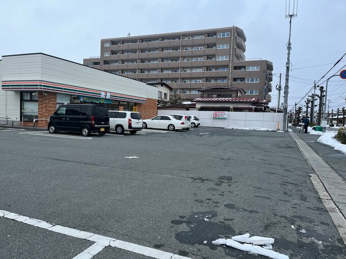 【速報】コンビニ駐車場でひき逃げ　高齢男性が死亡　警察が車を発見　運転手の男性から事情を聴く（山形）　|　山形のニュース│TUYテレビユー山形