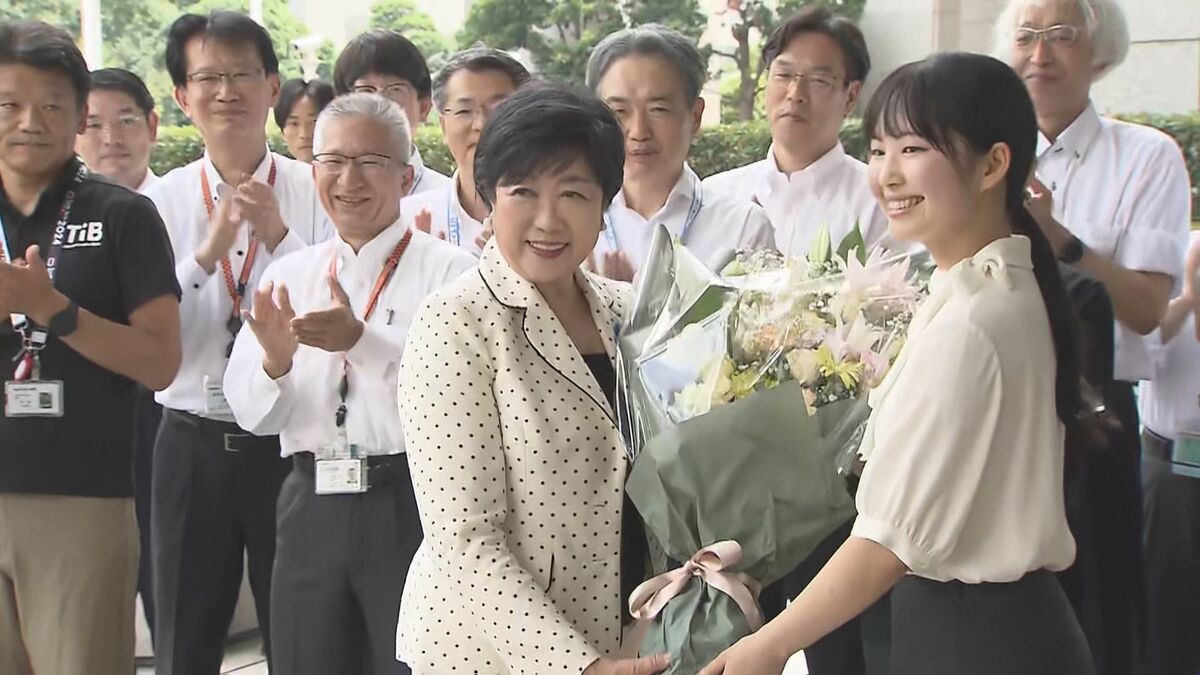 都庁　担当記者　美人 都知事選から一夜 都庁職員約200人が小池氏を拍手で出迎え「都政をもっと前進させる」意気込み語る | TBS NEWS DIG