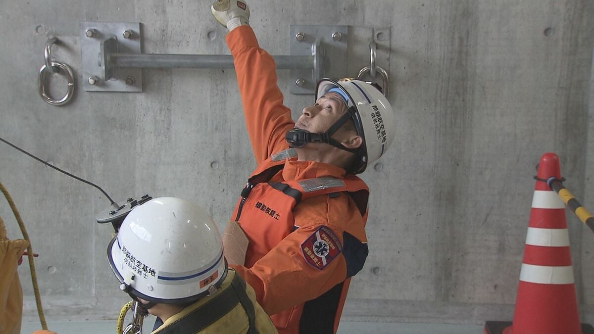空飛ぶ海猿”11管8人目の機動救難士が誕生 人命救助のスペシャリストに1
