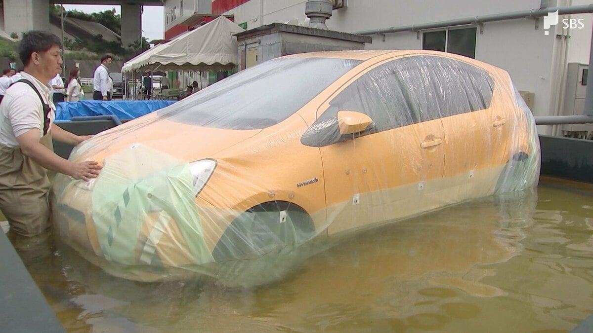 「災害が起きてからでは遅い」大雨被害から愛車を「浮かせて守る」 特殊なシート 静…