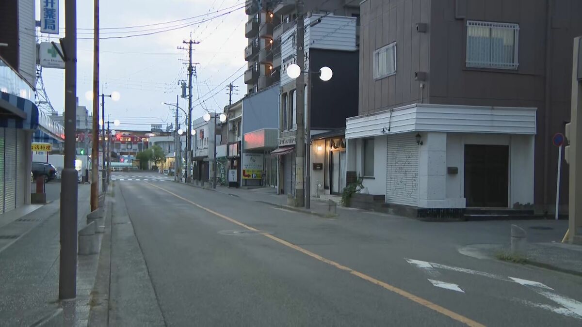 歩いていた32歳女性が後ろから男にバッグ奪われる 引き倒され軽いけが 逃げた男は20代くらい 黒色のTシャツに短パン姿 愛知・津島市