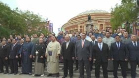 大相撲ロンドン公演　ファンら詰めかけ写真撮影　会場内では「土俵祭」で安全を祈念|TBS NEWS DIG
