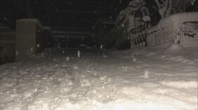 雪で滑り落ちた車にひかれたか 73歳男性死亡「坂道を上れず、歩行者に後ろから押してもらっていたら滑り落ちた」|TBS NEWS DIG