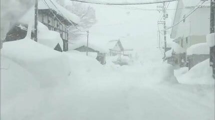 雪 今回は異常だな」24時間降雪量全国一の金山町 只見町は雪まつりの雪像