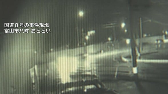 【防犯カメラ映像】「赤信号でも行ってやろうかと」国道8号交差点「青信号」の軽乗用車の親子2人が死亡　26歳の男を送検　富山　|　富山のニュース｜天気・防災｜チューリップテレビ