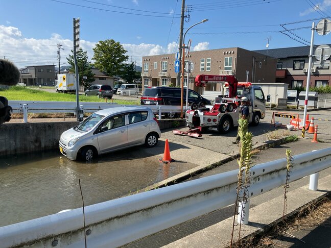 アンダーパスで軽乗用車水没　運転していた高齢女性重症　高さ制限ギリギリまで水　富山・高岡市|TBS NEWS DIG