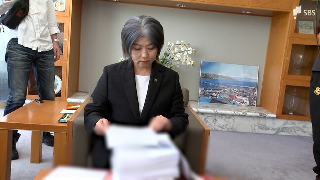 「一刻も早く辞任してください」「みんな困っているんです」市民が辞職を求める署名1万158人分を田久保真紀市長に提出 市長は表情変えず「ご意向は真摯に受け止めて参りたい」=静岡・伊東市|TBS NEWS DIG