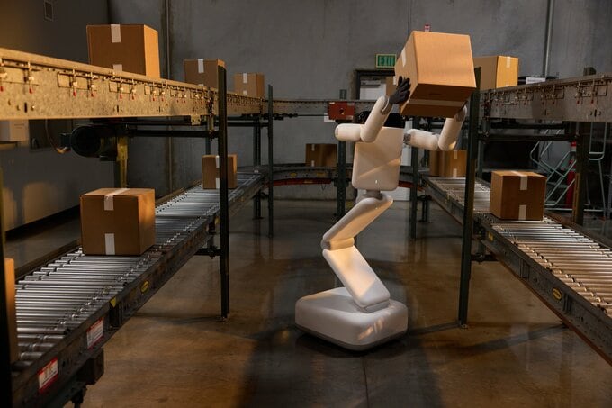 グーグル元CEO支援のスタートアップ、AI搭載ロボット公開－LGと提携