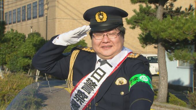 兄から「何でお前からやねん」　かまいたち山内さんの弟…詐欺を防ぎまくる「名物コンビニ店長」山内剛さん、兄より先に「一日警察署長」に任命される　詐欺だけでなく飲酒運転防止も呼びかけ|TBS NEWS DIG