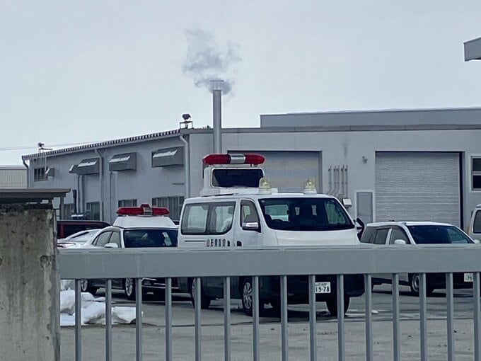 【身元判明】菓子メーカー工場でフォークリフト死亡事故　雪でスタックした車両の脱出作業中に挟まれたか（山形・寒河江市）|TBS NEWS DIG