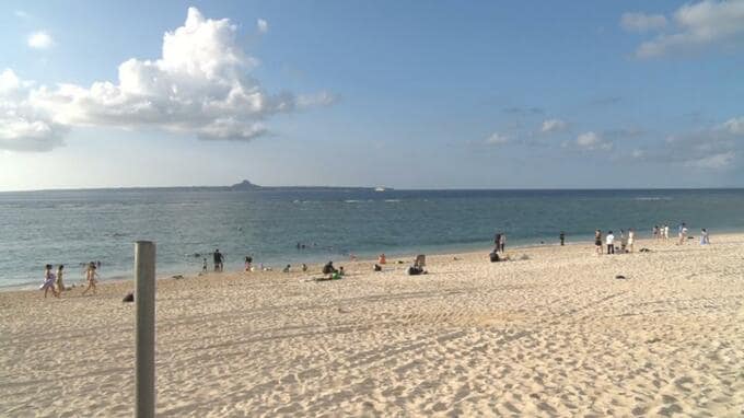 波打ち際で横たわっていた女性 心肺停止の状態で病院に運ばれ死亡を確認 沖縄・瀬底島のビーチ 　|　沖縄のニュース｜RBC 琉球放送
