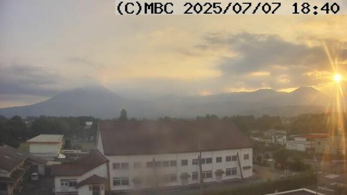 新燃岳の連続噴火が停止　先月27日から噴火続く「火山活動は活発な状態」午後8時半には連続噴火再開　鹿児島　|　鹿児島のニュース｜MBC NEWS｜南日本放送